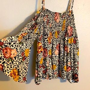 Size 2 off shoulder leopard floral blouse bell